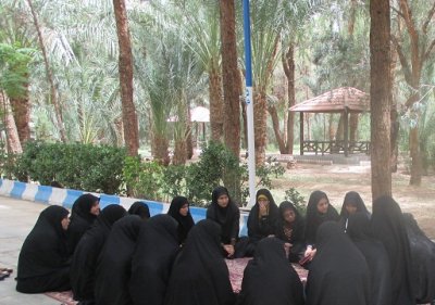 اردوی علمی-پژوهشی یک روزه طلاب در پارک آهنشهر بافق
