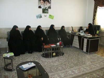 نشست مدیر مدرسه علمیه الزهرا (س) بافق با مسئولان مدرسه
