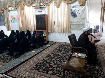 طلاب خواهر بافقی به منظور تجدید میثاق با امام عصر-عج- نماز استغاثه  خواندند